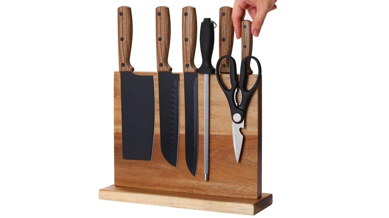 Product image of the Aomiesen Magnetic Knife Block