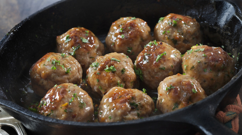 A skillet of meatballs