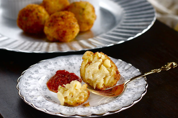 Crispy Macaroni and Cheese Balls Recipe