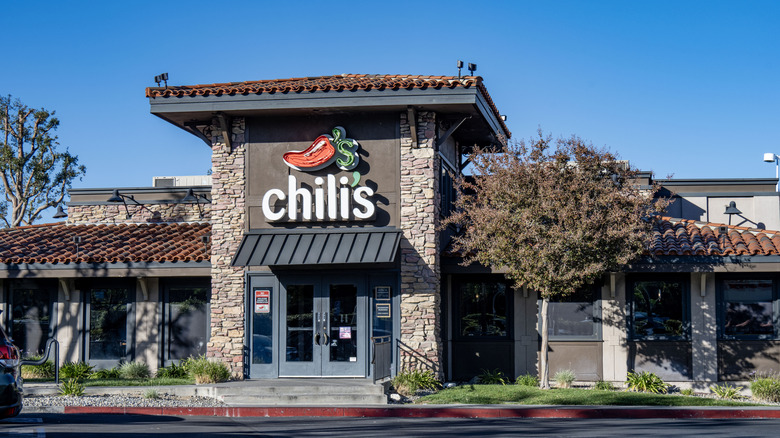 Chili's restaurant exterior.