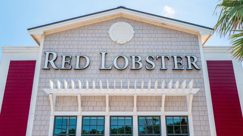 Red Lobster restaurant exterior.