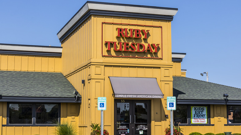 Ruby Tuesday restaurant exterior.