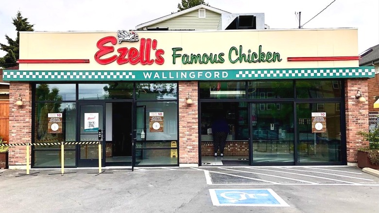The exterior of Ezell's Famous Chicken in Wallingford