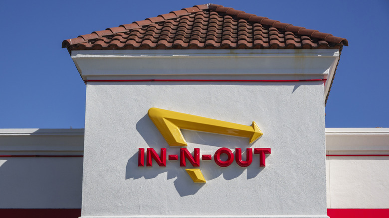In-N-Out restaurant exterior
