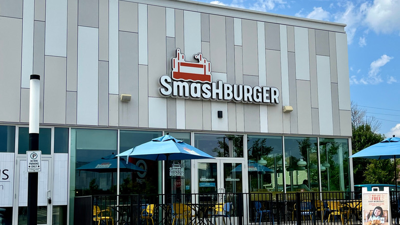 Smashburger restaurant exterior