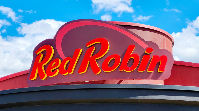 Red Robin restaurant sign