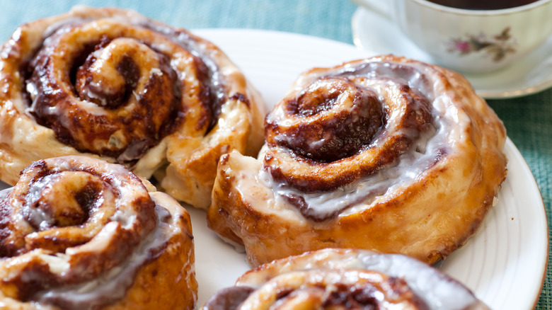 Cinnamon rolls with glaze