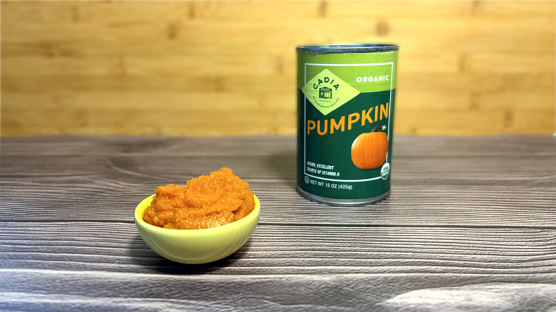 Can and small bowl of Cadia Organic pumpkin purée