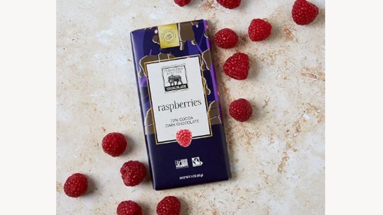 Endangered Species Chocolate Bar Grizzly Dark Raspberry