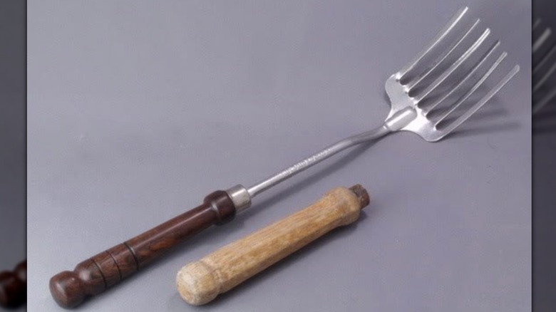 Foley fork and spare handle