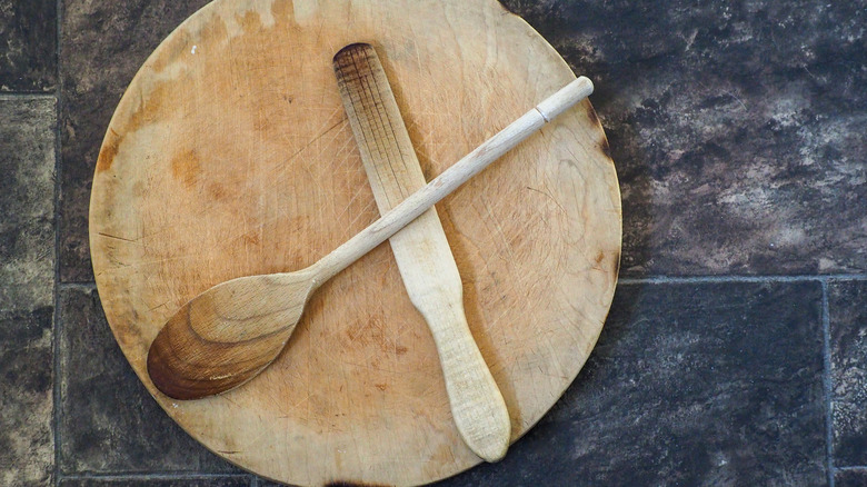 A wooden spoon sits over a spurtle