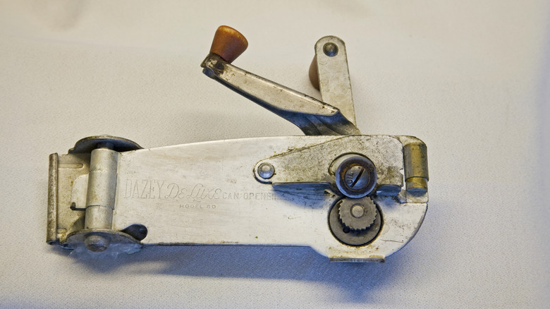 Wall-mounted can opener