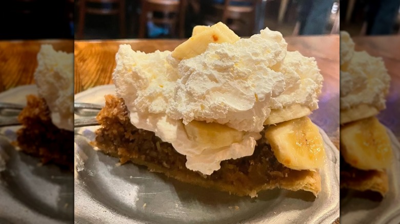 Sawdust pie on a silver plate placed on a wooden table
