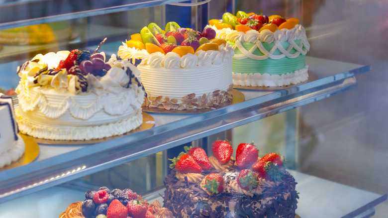 bakery cake display