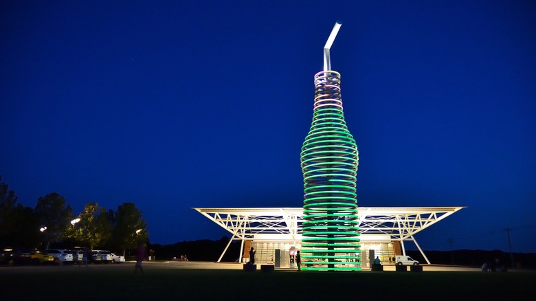 Exterior of Pops 66 Soda Ranch at night