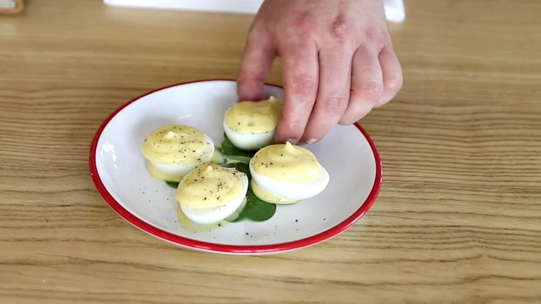 Man picking up oeuf mayonnaise