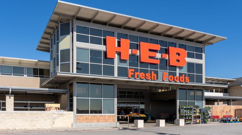 H-E-B store exterior