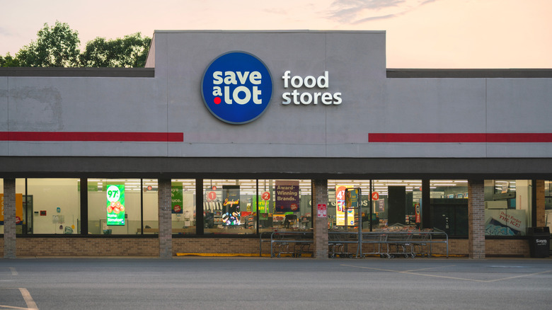 Save A Lot supermarket exterior