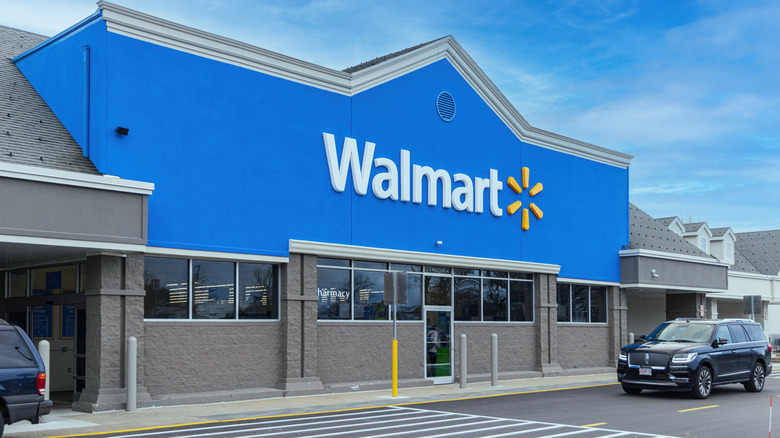 Walmart store exterior