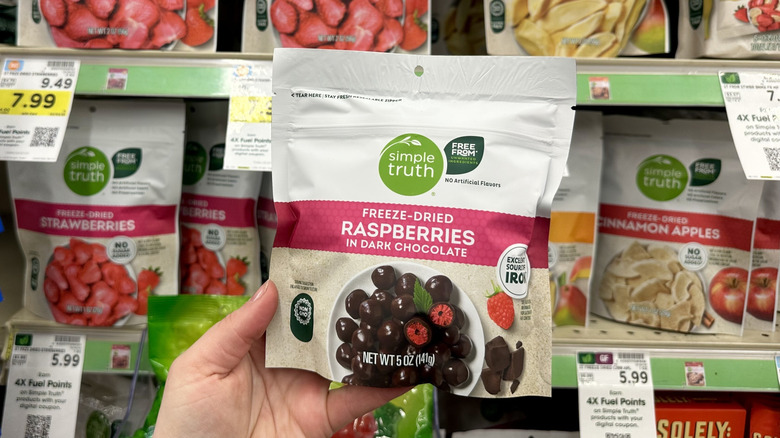Kroger Simple Truth freeze-dried raspberries in dark chocolate snack bag