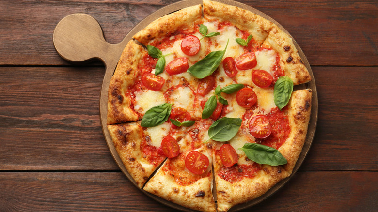 Overhead view of a margherita pizza