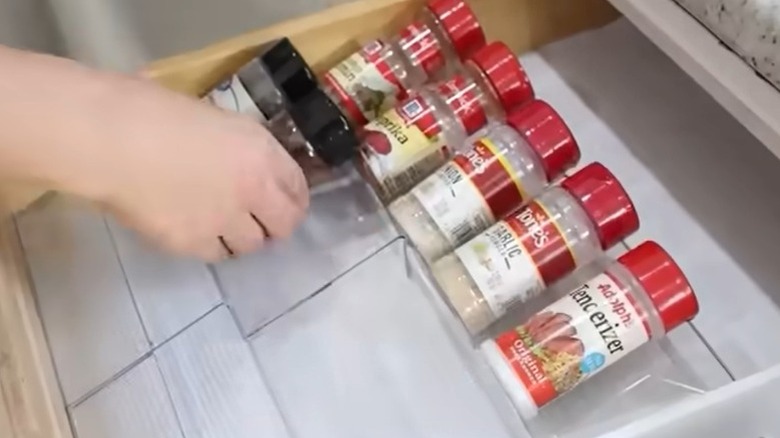 Spice jars being stored using freestanding borderless plastic photo frames