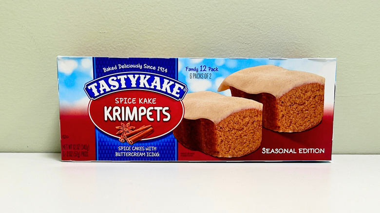 A box of spice kake krimpets against a green and white background