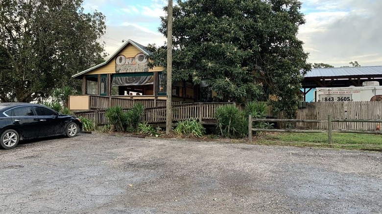 Exterior and parking lot of On Q Smokehouse Grill
