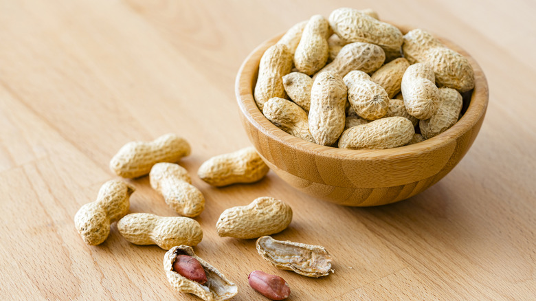 A bowl of peanuts