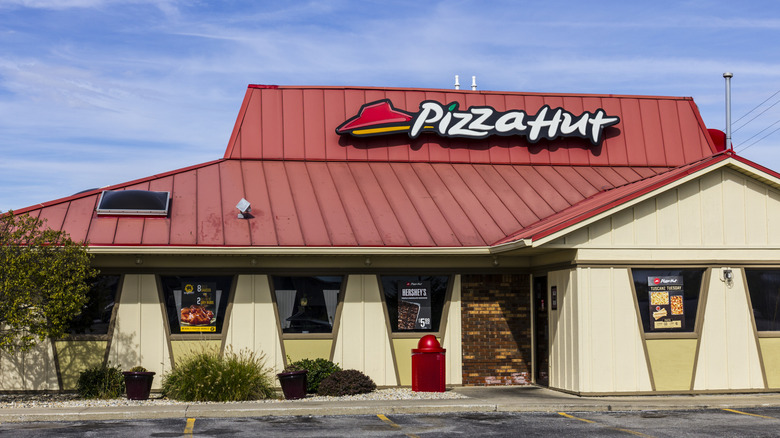 A retro-looking pizza hut restaurant exterior shot from the parking lot.