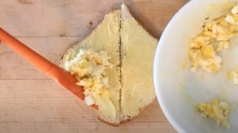 An emergency sandwich is prepared, with the filling spooned onto the bread