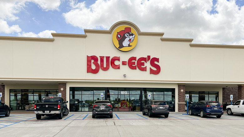 Buc-ee's building with sign