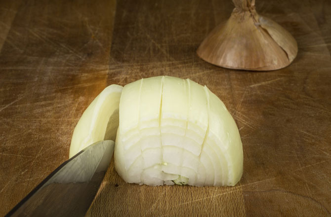 10 Proven Ways to Cut an Onion Without Crying