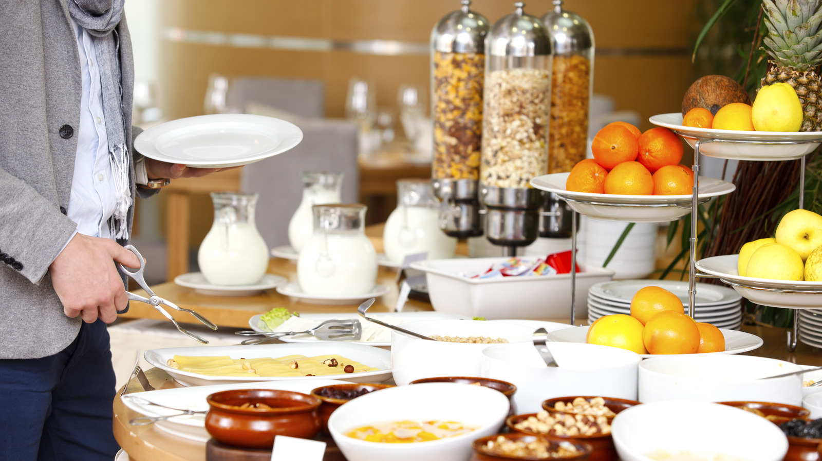 10 Red Flags To Watch Out For When Eating At A Breakfast Buffet The