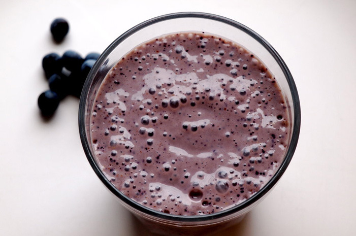 Almond and Blueberry Smoothie