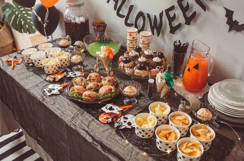 10 Snacks and Drinks You Need to Make for a Horror Movie Watch Party