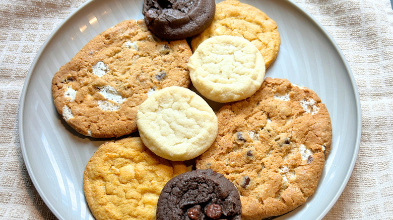 Close up of a plate of several different cookies together