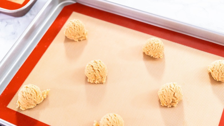Silicone mat with cookie dough