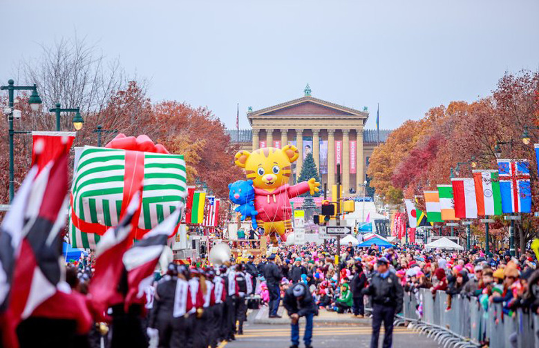 6ABC - Dunkin' Donuts Thanksgiving Day Parade
