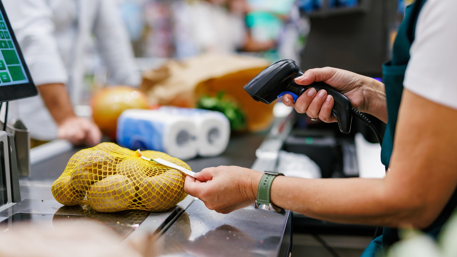 10 Things Aldi Employees Wish You Would Stop Doing