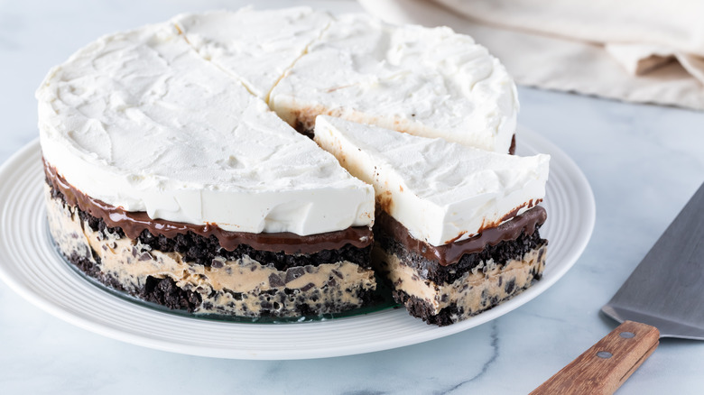 ice cream cake with cookie crunch