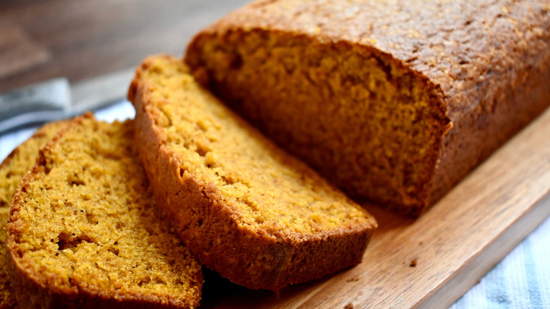 A close-up of sliced pumpkin loaf on a cutting board