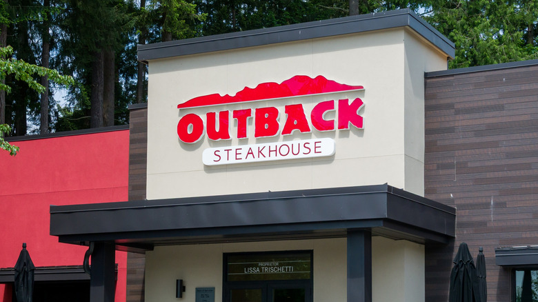Outback Steakhouse restaurant exterior