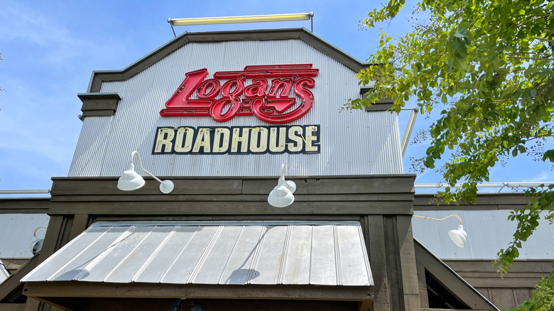 The storefront of a Logan's Roadhouse