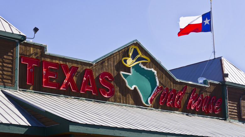 Close up of the Texas Road House exterior signage