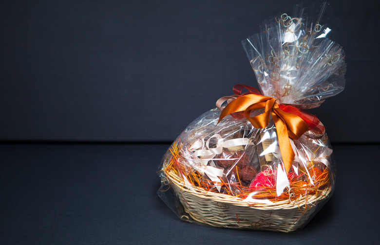 Build Thanksgiving Baskets