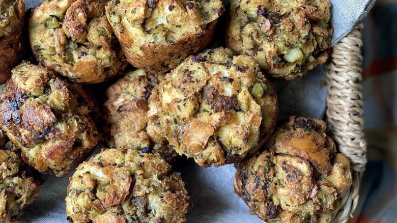 Stuffing muffins