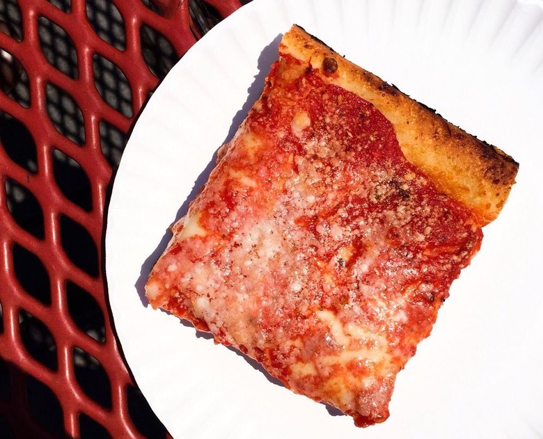 https://www.thedailymeal.com/img/gallery/101-best-pizzas-in-america-for-2016/98%20spumoni%20gardens%20yelp.JPG
