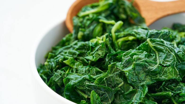 bowl of green leaf spinach
