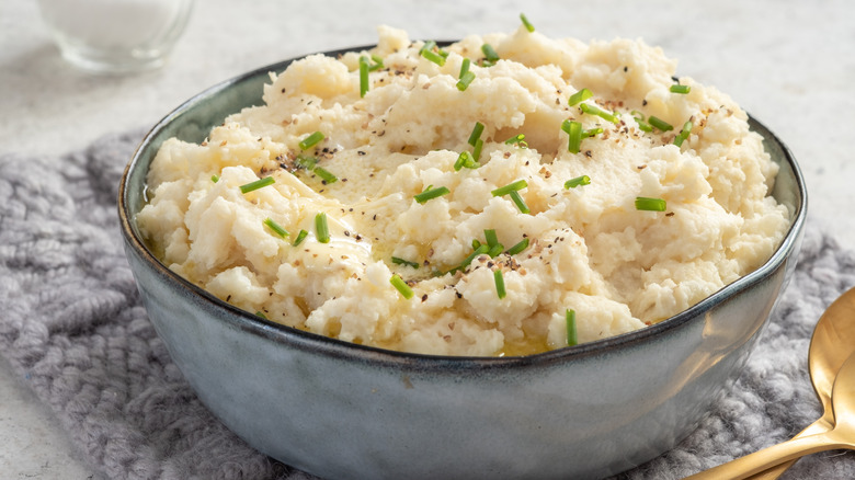 bowl of mashed cauliflower